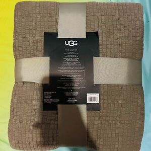 UGG Beige Twin Quilt Set